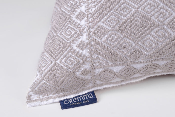 Cojín Nichim Gris - Colección Batsi Luch